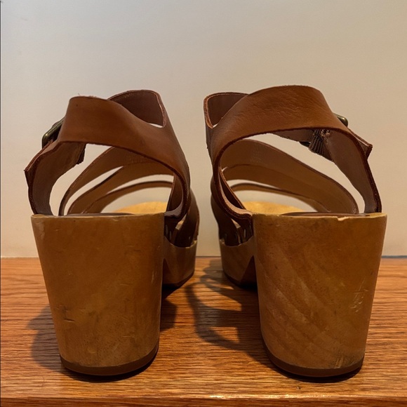 Madewell The Sigrid Strappy Clog Sandals in English Saddle - Picture 5 of 16